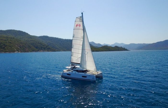 Catamarán Fountaine Pajot Isla 40-area nautica alquiler de barcos